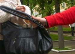 В центре Ростова у приезжей женщины вырвали сумку В центре Ростова у приезжей женщины вырвали сумку